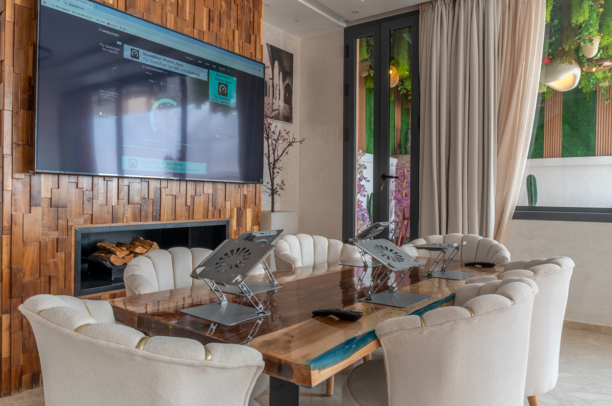 Digital-Nomad-Executive-Work-Lounge-5