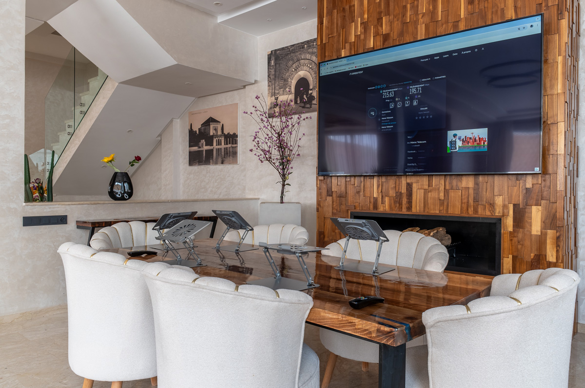 Digital-Nomad-Executive-Work-Lounge-7